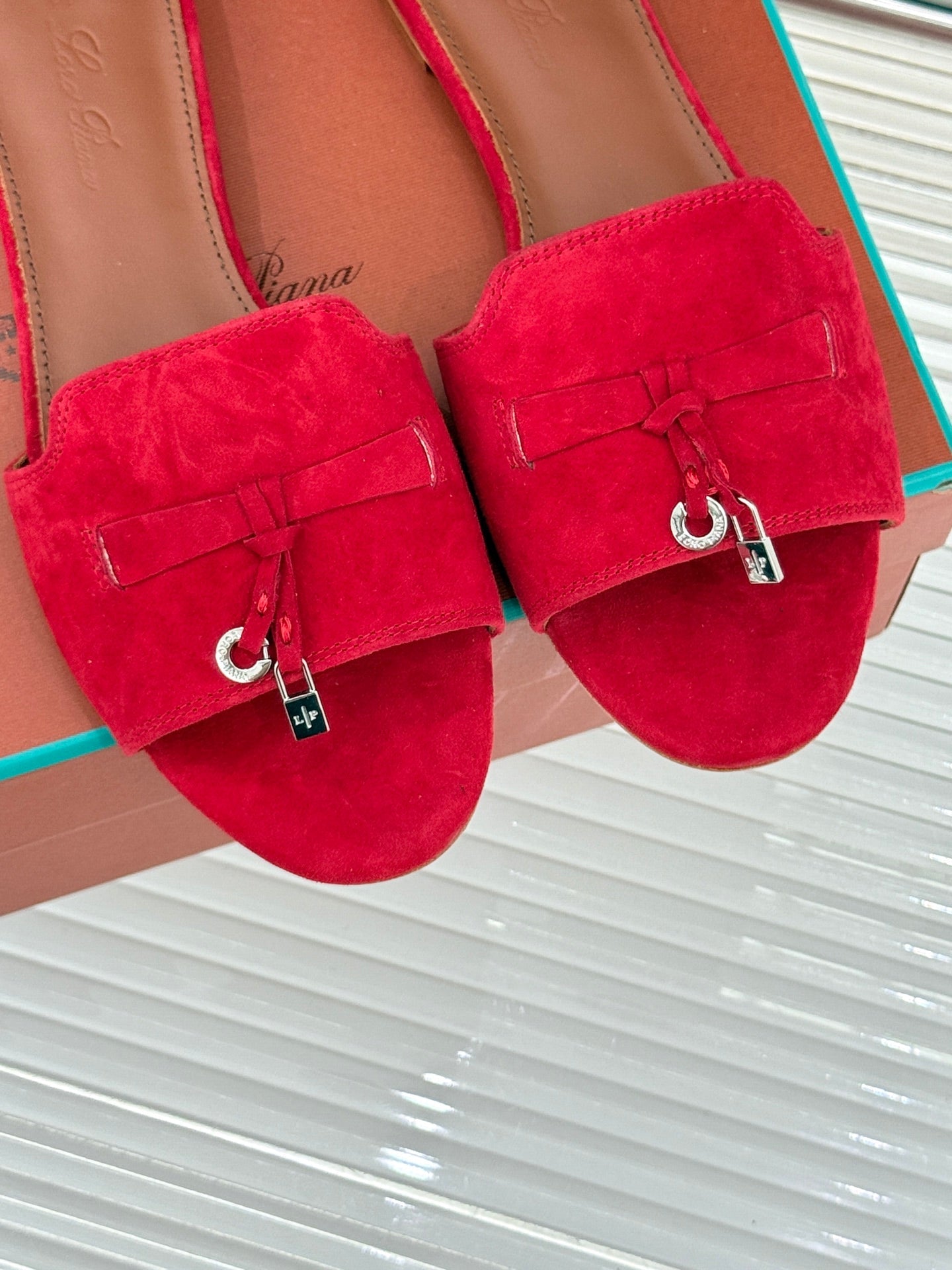 FLAT SANDALS IN RED SUEDE AND LAMBSKIN