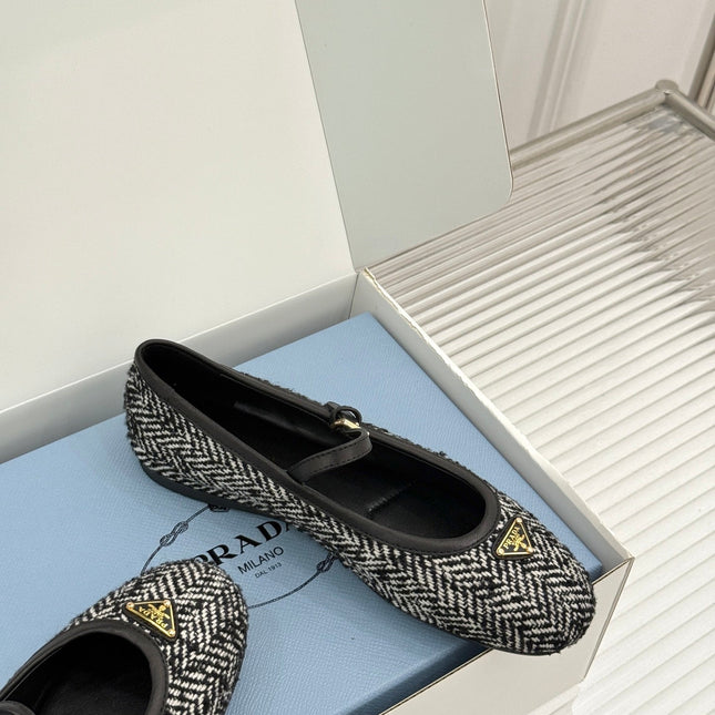 PRADA 26S MARY JANE  FLATS IN BLACK MIX WHITE TWEED