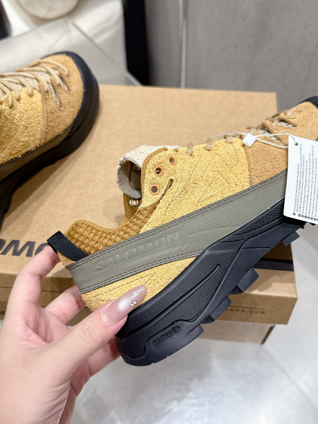 ALO 25S SALOMON AERO GLIDE 3 IN DARK BEIGE AND BLACK SUEDE