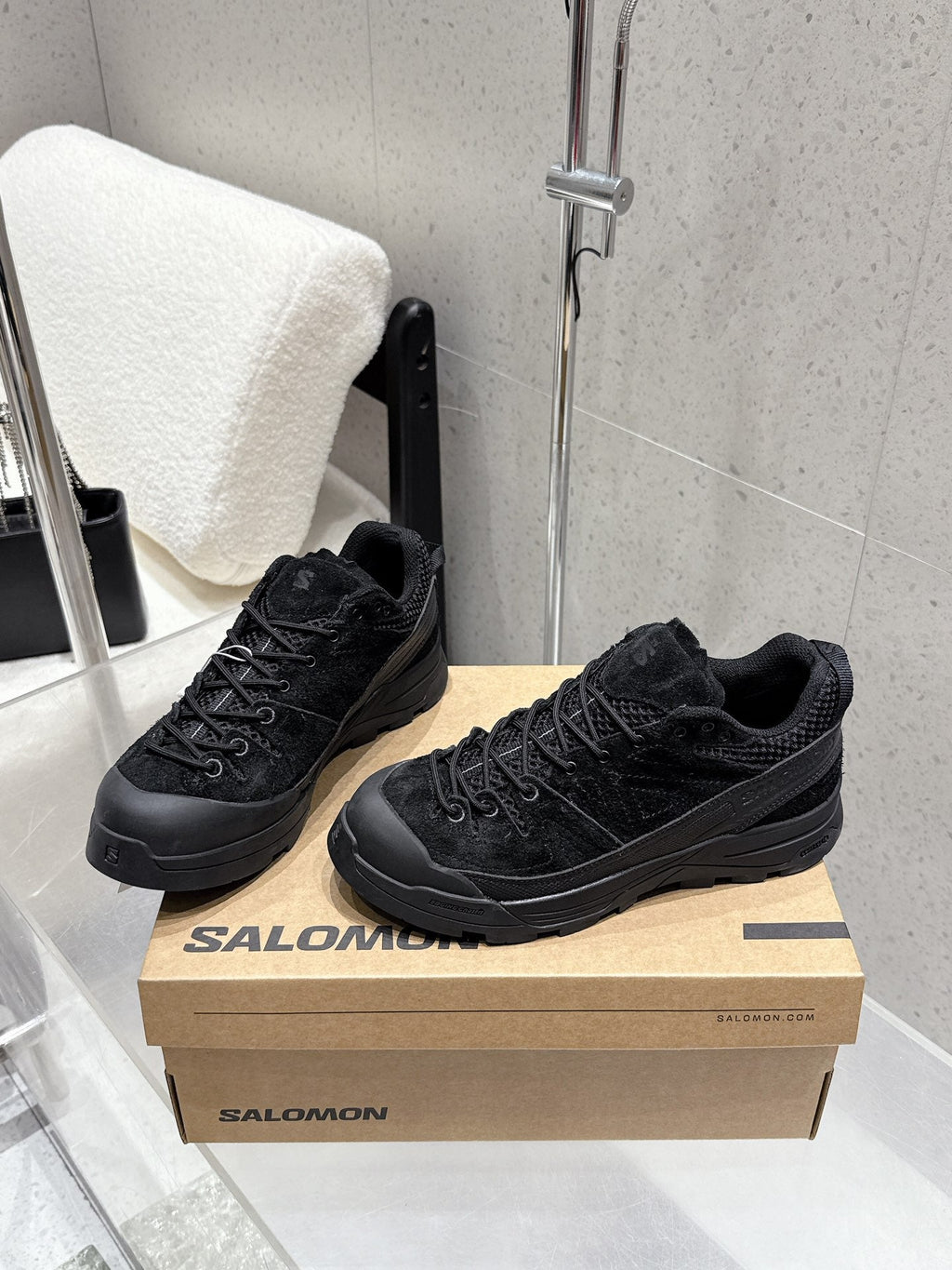 ALO 25S SALOMON AERO GLIDE 3 IN BLACK SUEDE