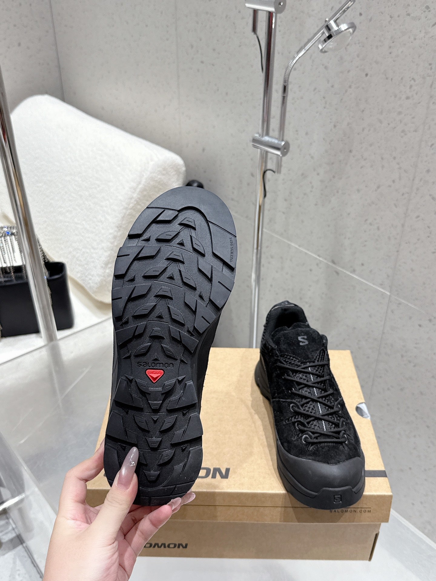 ALO 25S SALOMON AERO GLIDE 3 IN BLACK SUEDE