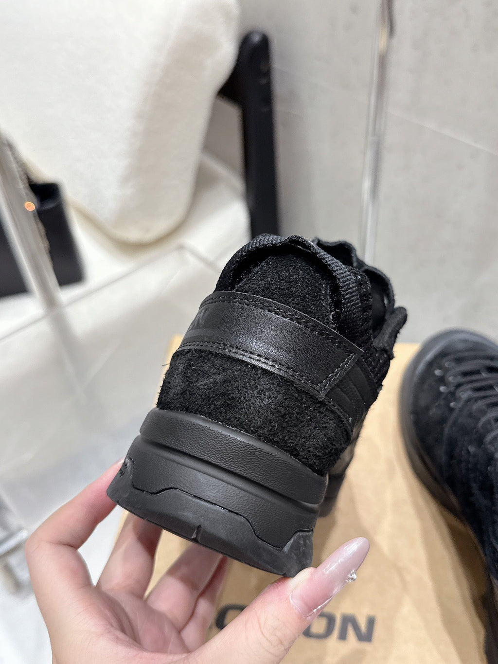 ALO 25S SALOMON AERO GLIDE 3 IN BLACK SUEDE