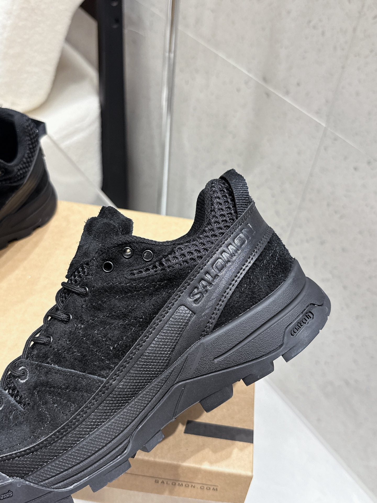 ALO 25S SALOMON AERO GLIDE 3 IN BLACK SUEDE