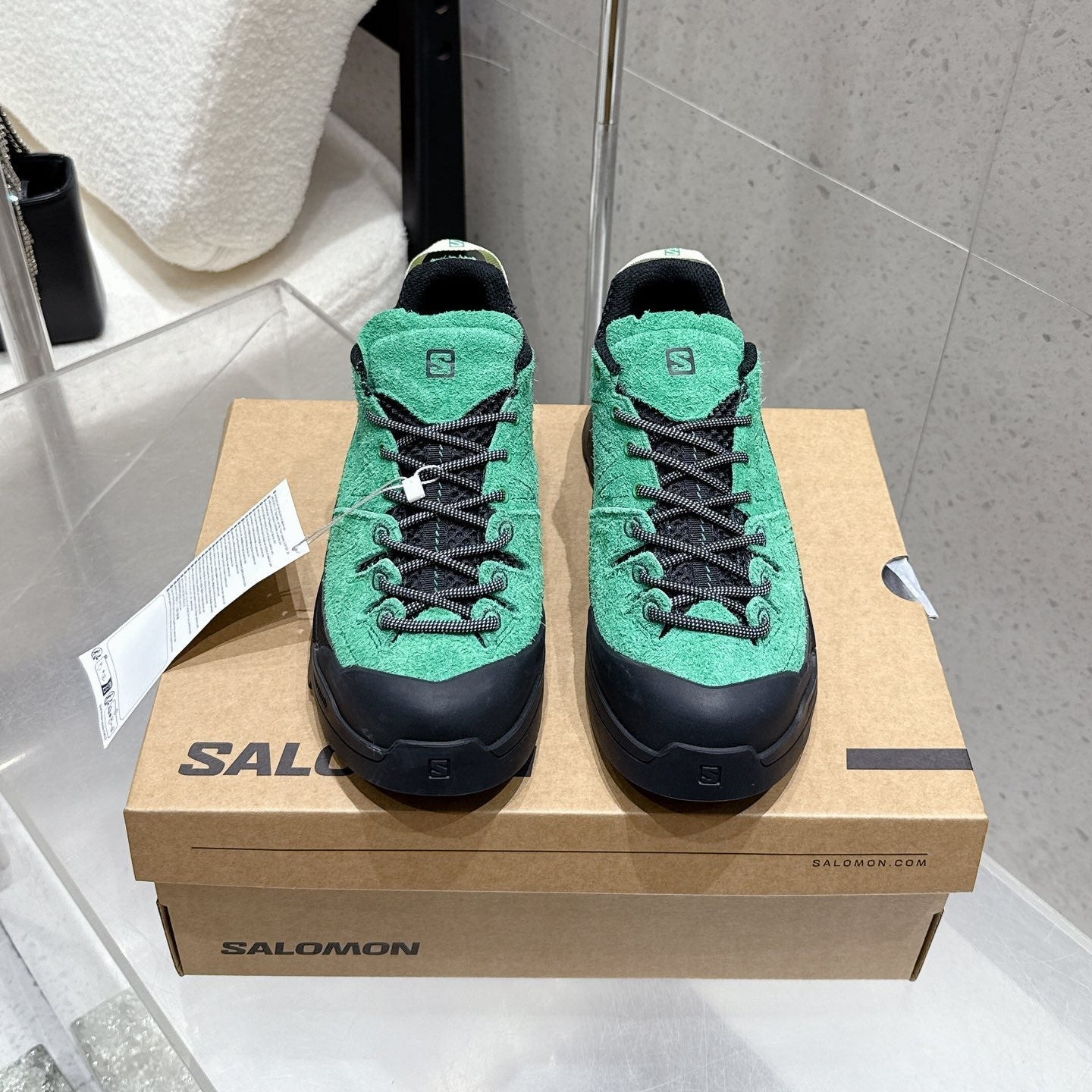 ALO 25S SALOMON AERO GLIDE 3 IN BLACK AND GREEN SUEDE