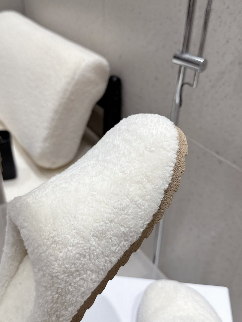 ALO 25S BIRKENSTOCK CLOGS IN WHITE WOOL