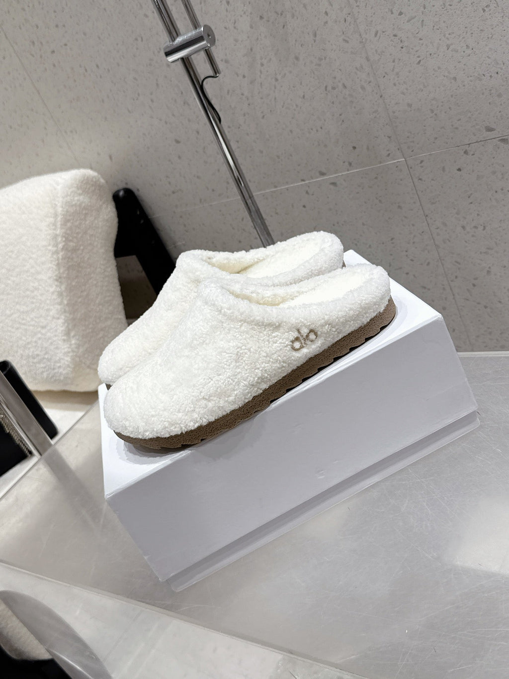 ALO 25S BIRKENSTOCK CLOGS IN WHITE WOOL