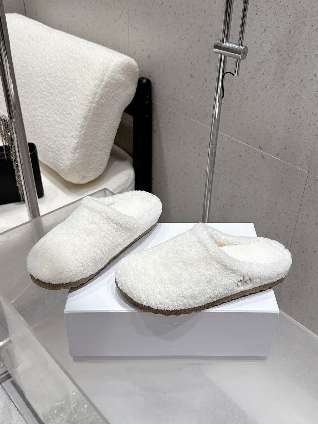 ALO 25S BIRKENSTOCK CLOGS IN WHITE WOOL