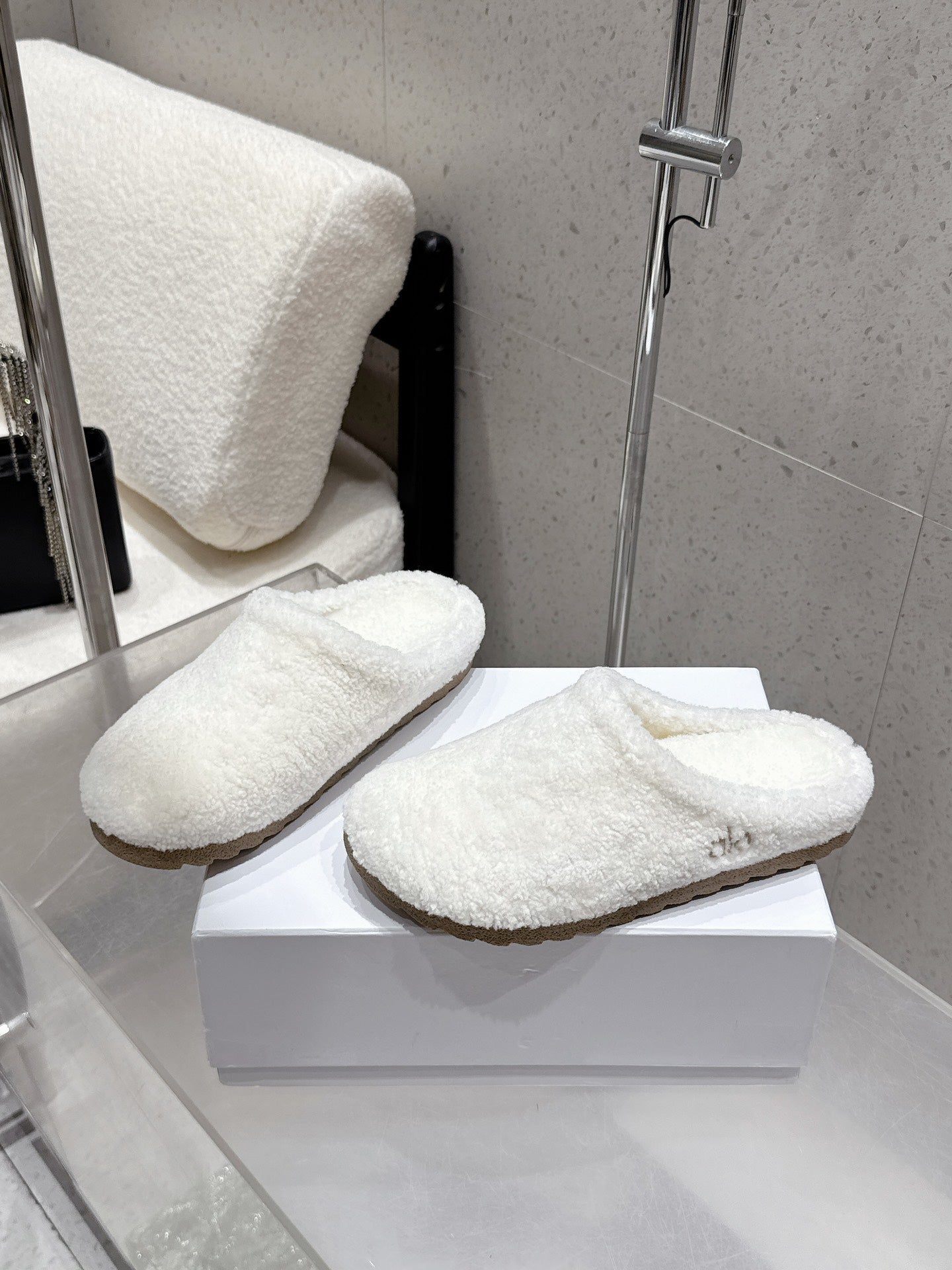 ALO 25S BIRKENSTOCK CLOGS IN WHITE WOOL