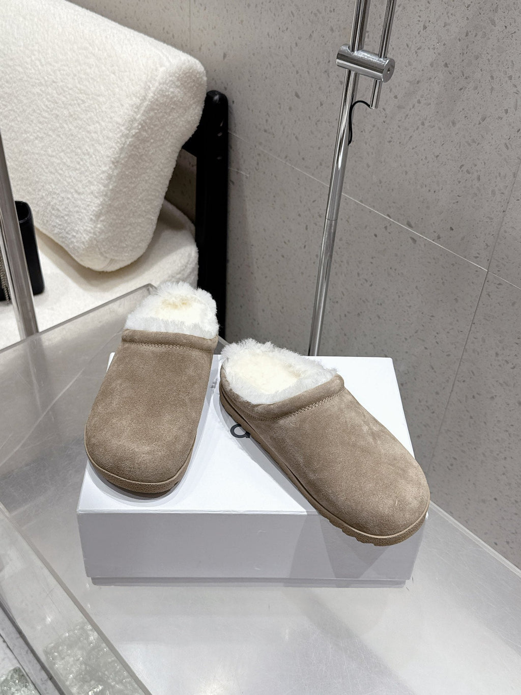 ALO 25S BIRKENSTOCK CLOGS IN GREY SUEDE AND WHITE WOOL