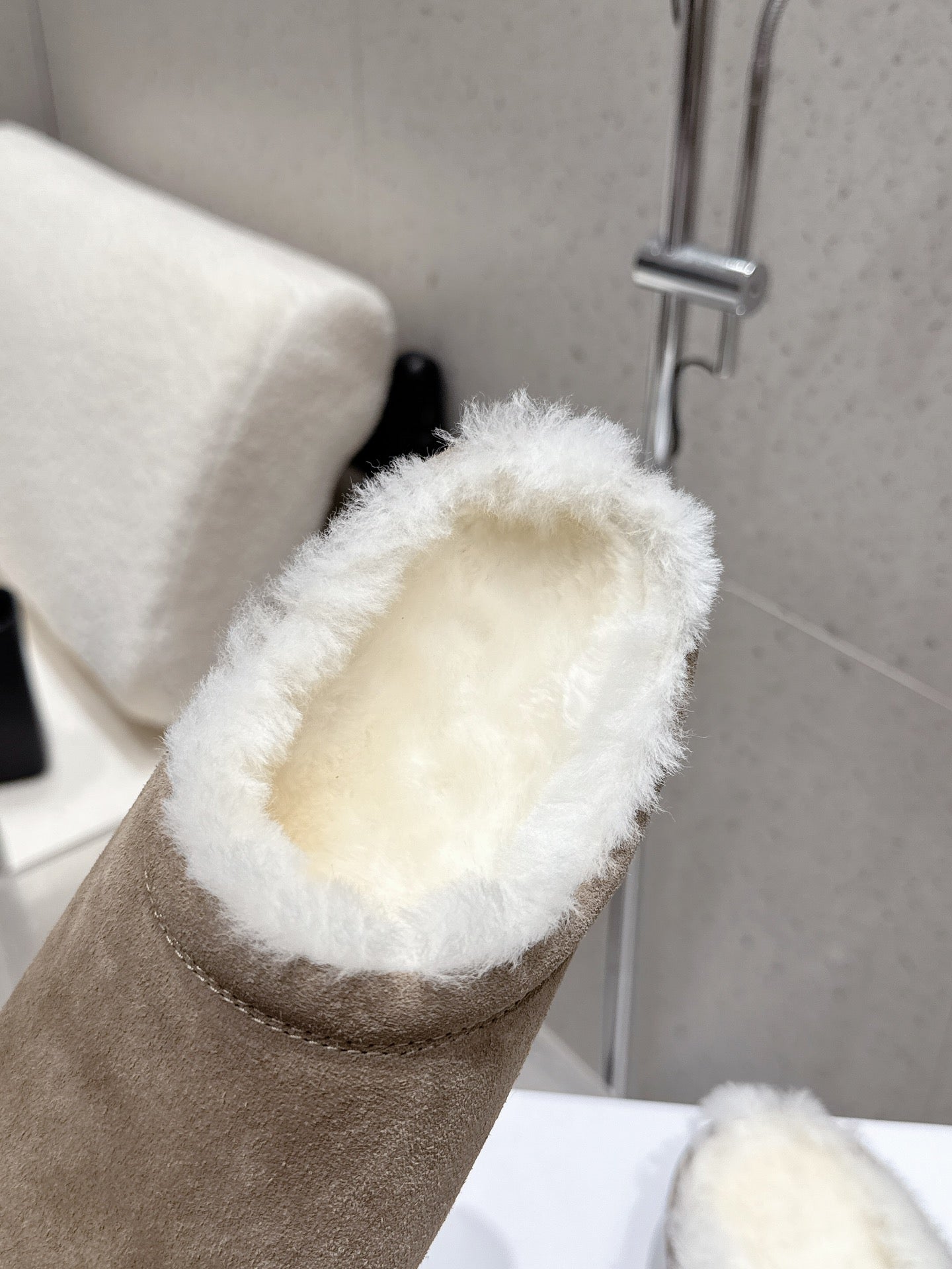 ALO 25S BIRKENSTOCK CLOGS IN GREY SUEDE AND WHITE WOOL