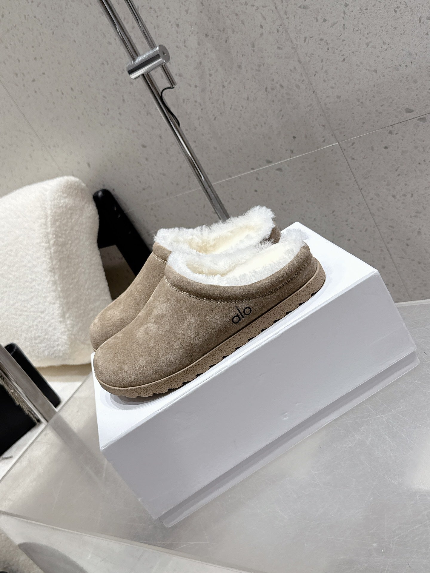 ALO 25S BIRKENSTOCK CLOGS IN GREY SUEDE AND WHITE WOOL