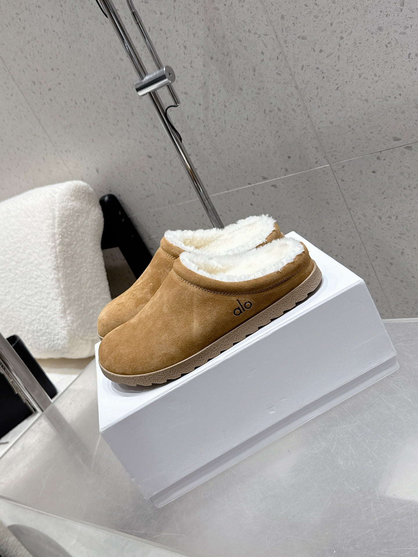 ALO 25S BIRKENSTOCK CLOGS IN BROWN SUEDE AND WHITE WOOL