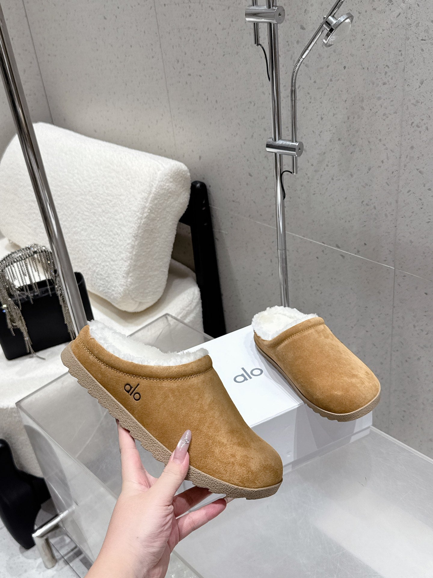 ALO 25S BIRKENSTOCK CLOGS IN BROWN SUEDE AND WHITE WOOL
