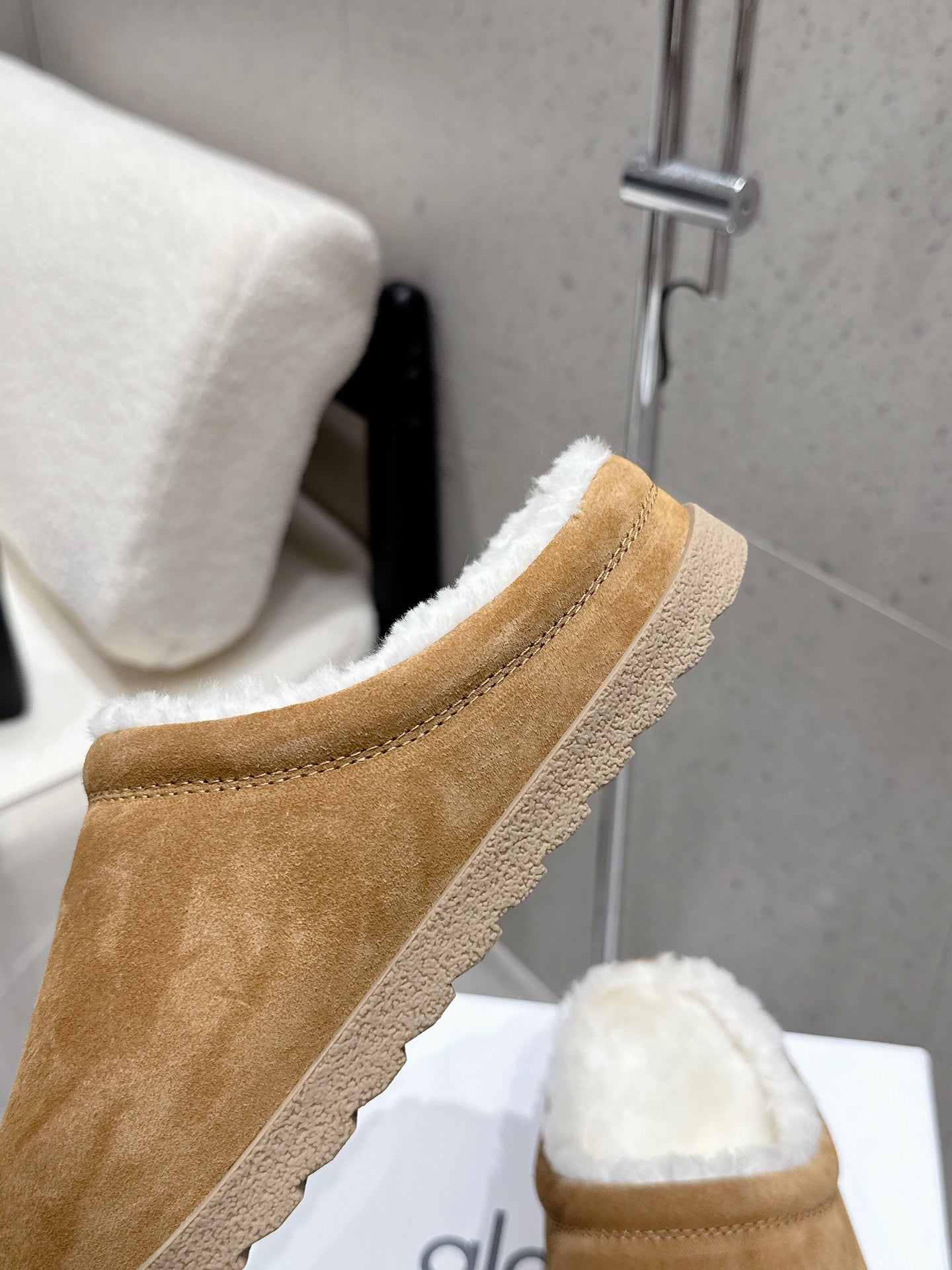 ALO 25S BIRKENSTOCK CLOGS IN BROWN SUEDE AND WHITE WOOL