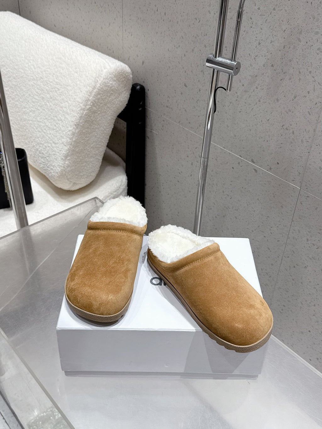 ALO 25S BIRKENSTOCK CLOGS IN BROWN SUEDE AND WHITE WOOL