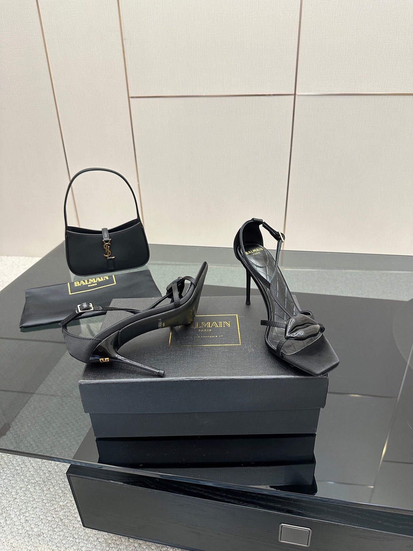 BALMAIN 25S LIPS SANDALS 10 IN BLACK SATIN
