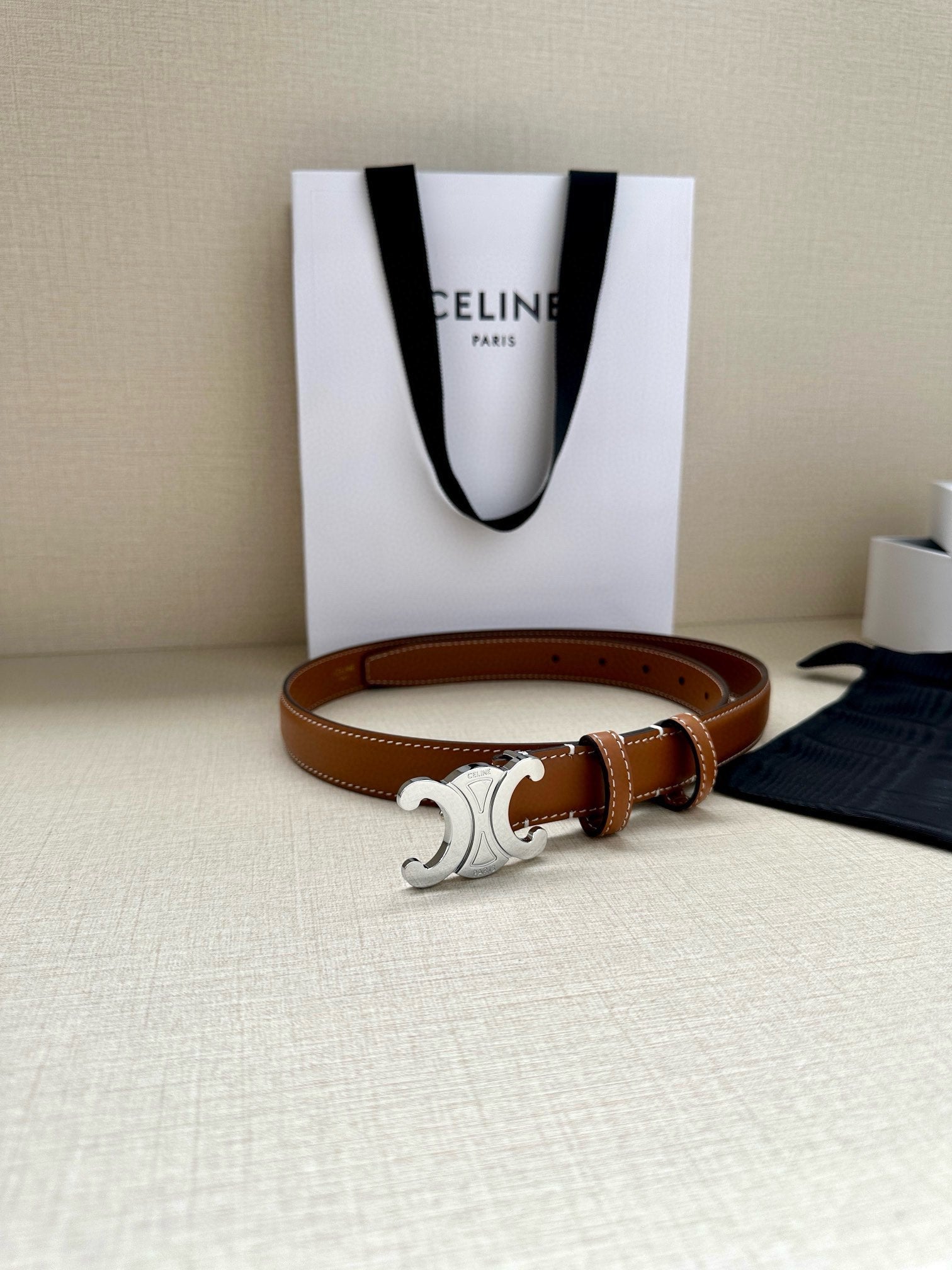 CELINE 25S BELT TRIOMPHE TAURILLON 25MM IN CARAMEL CALFSKIN 557501