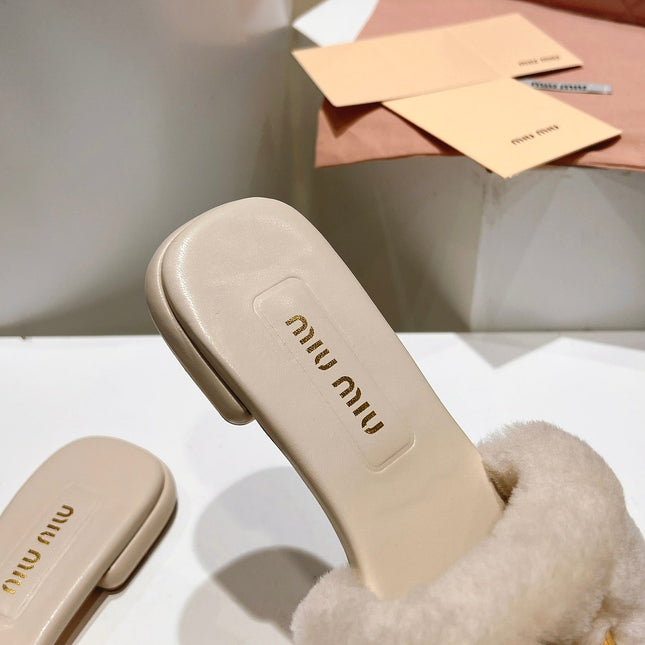 MIUMIU 26S SQUARE-TOE SANDALS IN CREAM BEIGE SHEARLING AND LEATHER