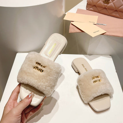 MIUMIU 26S SQUARE-TOE SANDALS IN CREAM BEIGE SHEARLING AND LEATHER