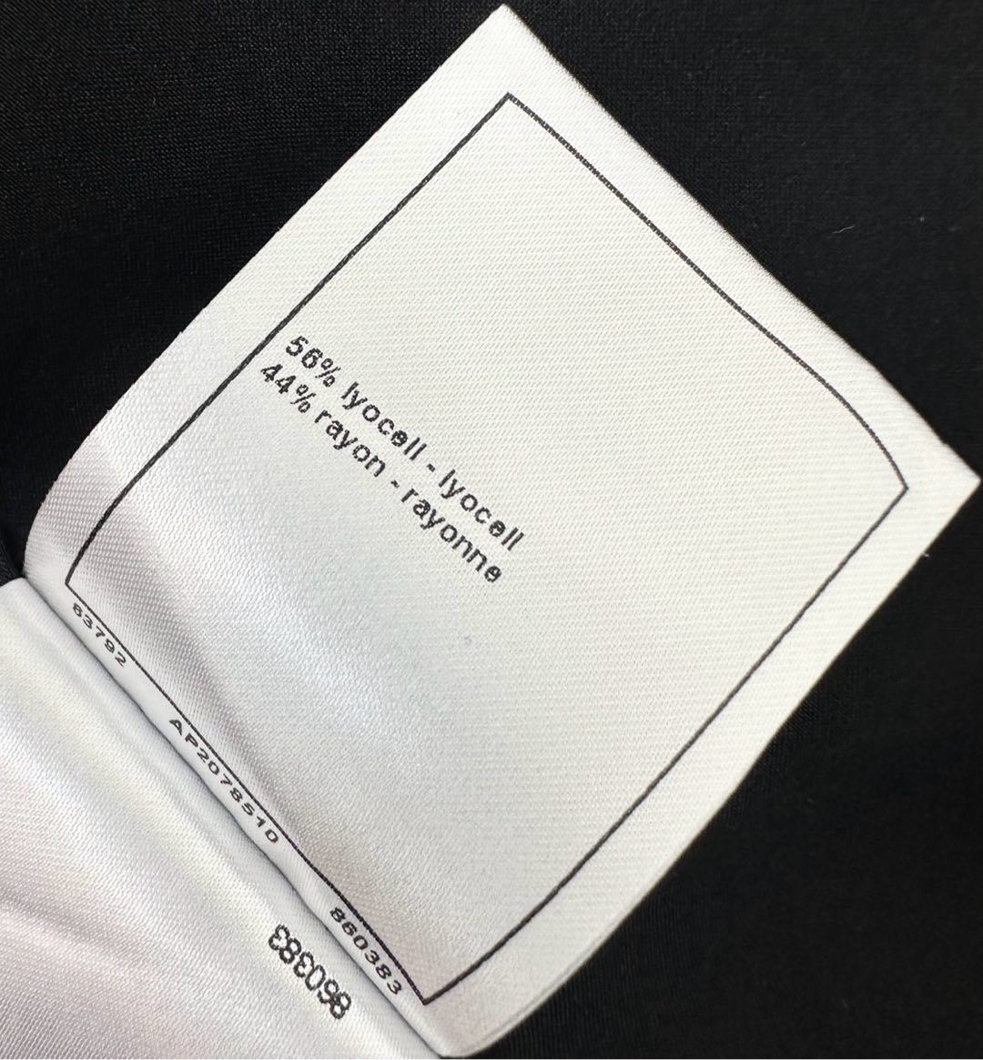 CHANEL HIGH-WAIST SHORTS 274756