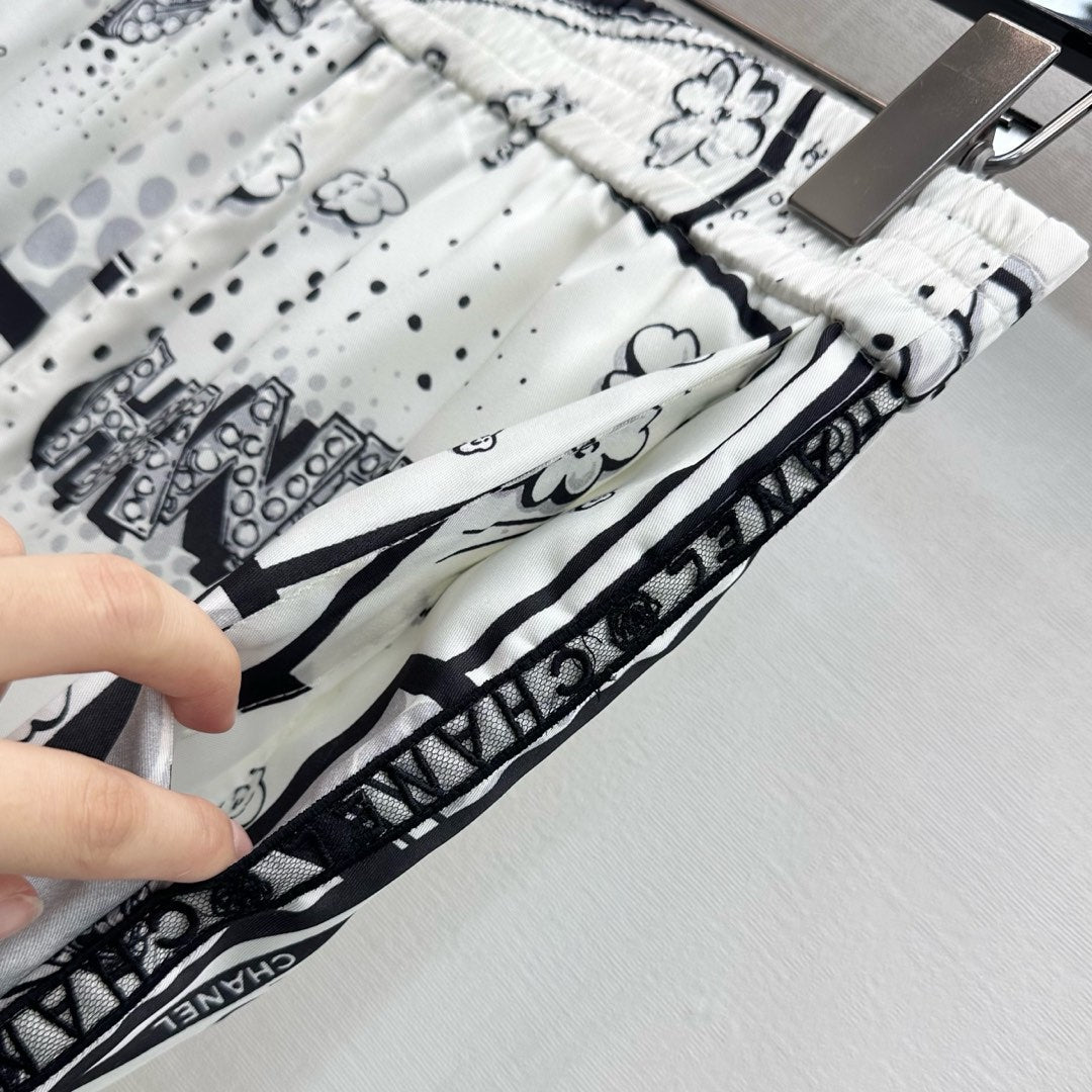 CHANEL 26S STRAIGHT-LEG PRINTED PANTS 887