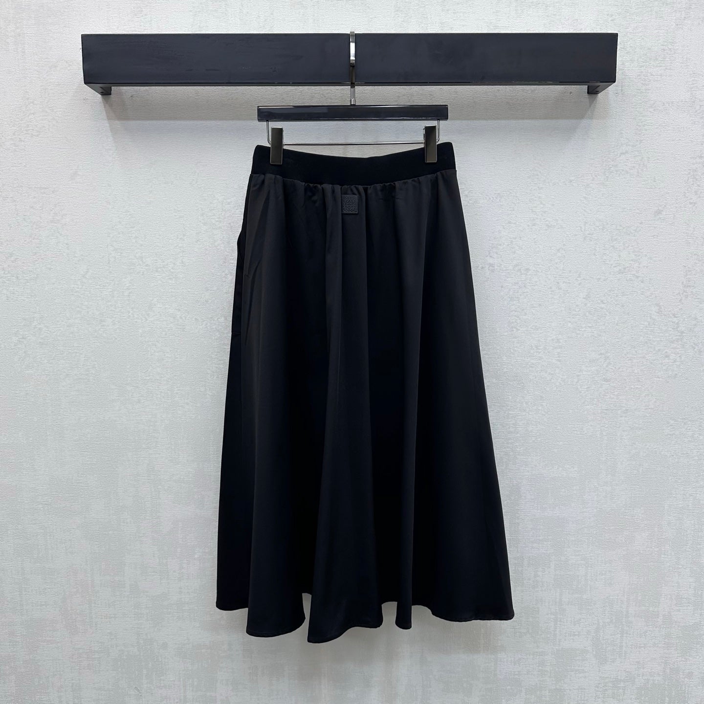 LOEWE 26S PLEATED MIDI SKIRT 495