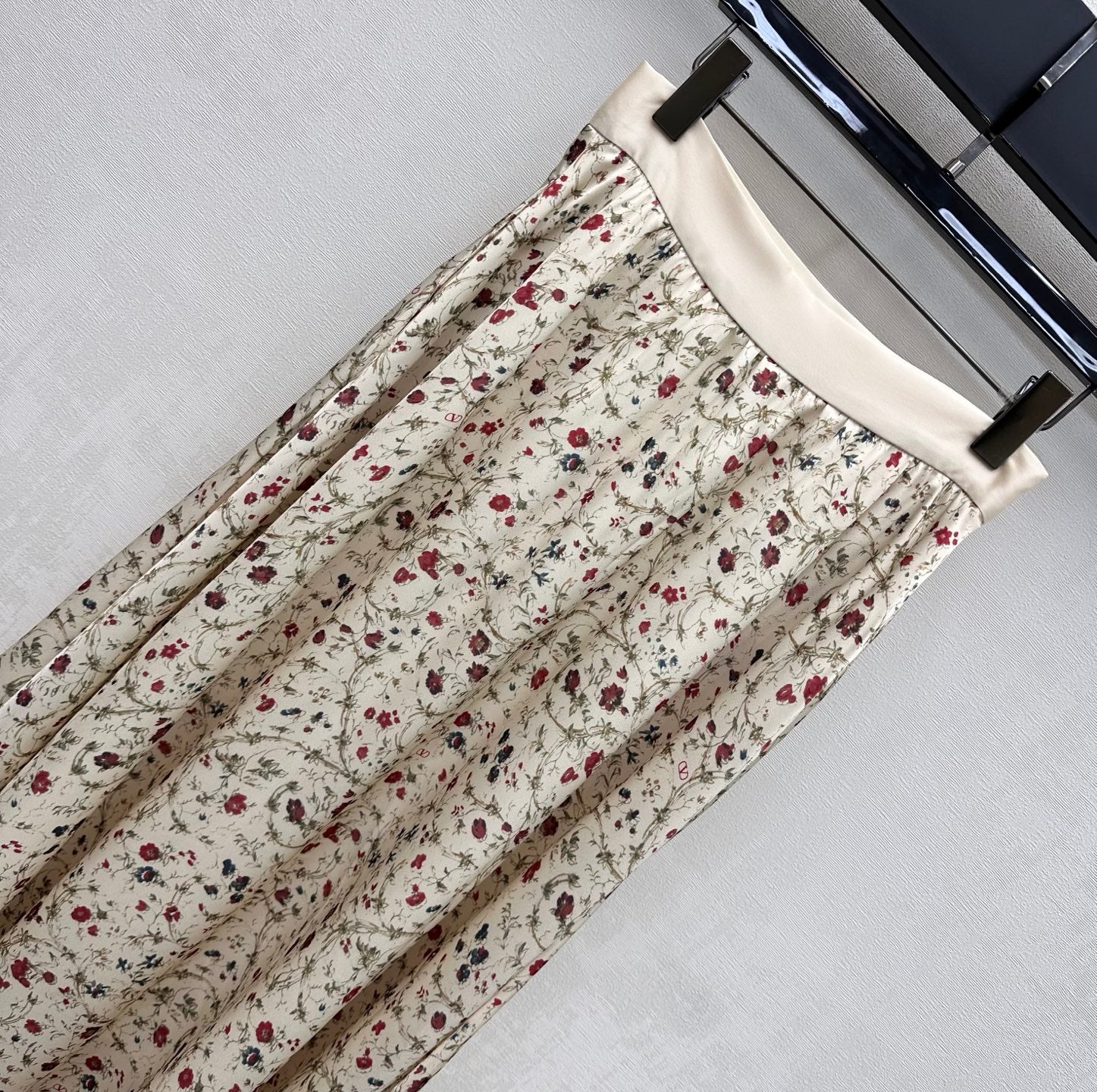 VALENTINO 26S PLEATED MIDI SKIRT 196