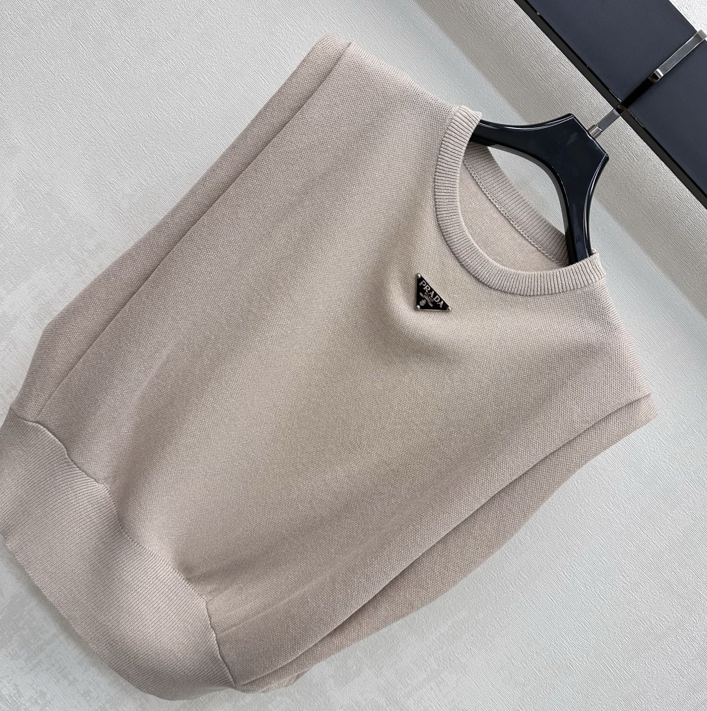 PRADA 26S SLEEVELESS SWEATER STYLE 922