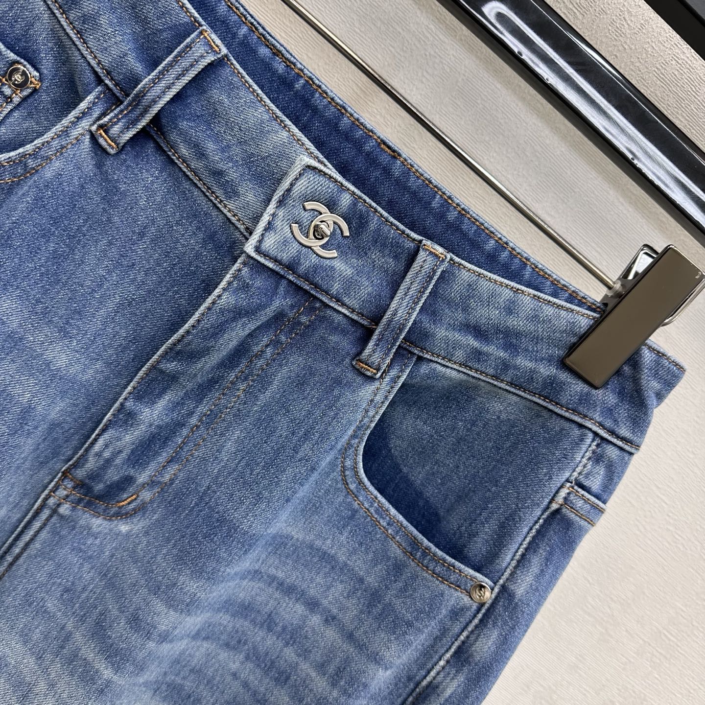 CHANEL 26S FLARED JEANS 1380