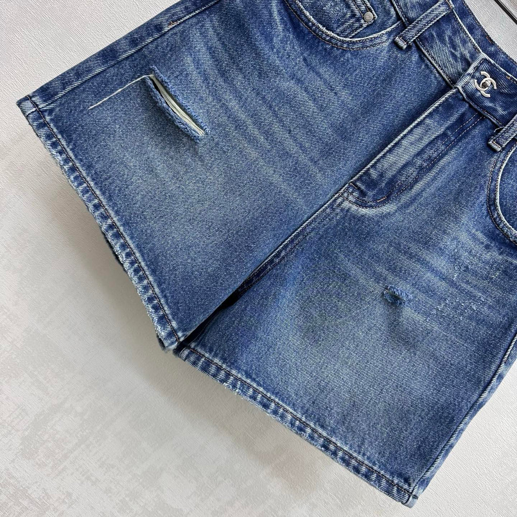 CHANEL 26S DENIM SHORTS 1379