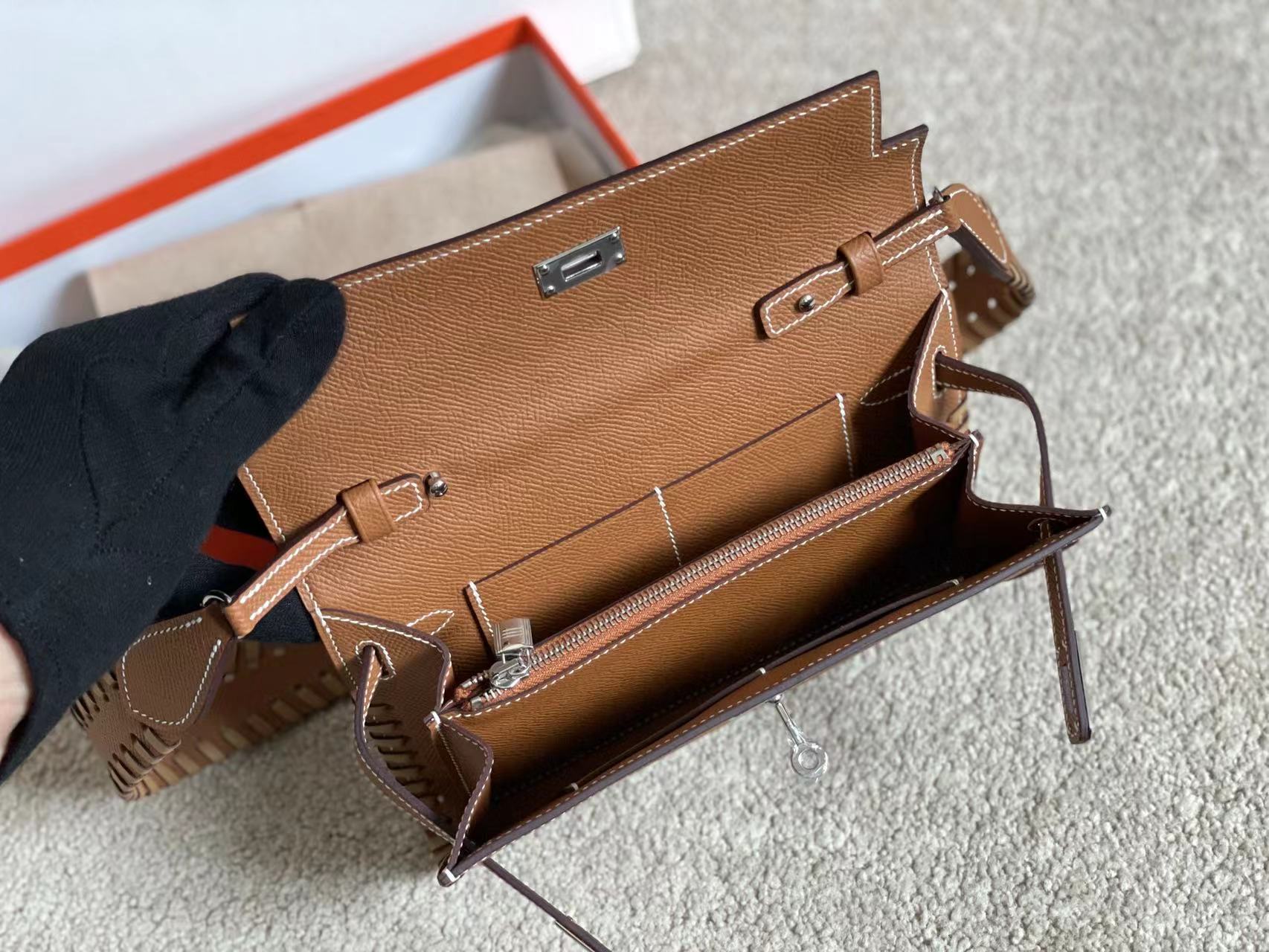 KELLY CLASSIQUE TO GO WALLET 20 IN CHOCOLATE BROWN CALFSKIN WITH SILVER HARDWARE