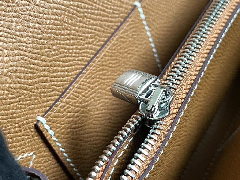 KELLY CLASSIQUE TO GO WALLET 20 IN CHOCOLATE BROWN CALFSKIN WITH SILVER HARDWARE