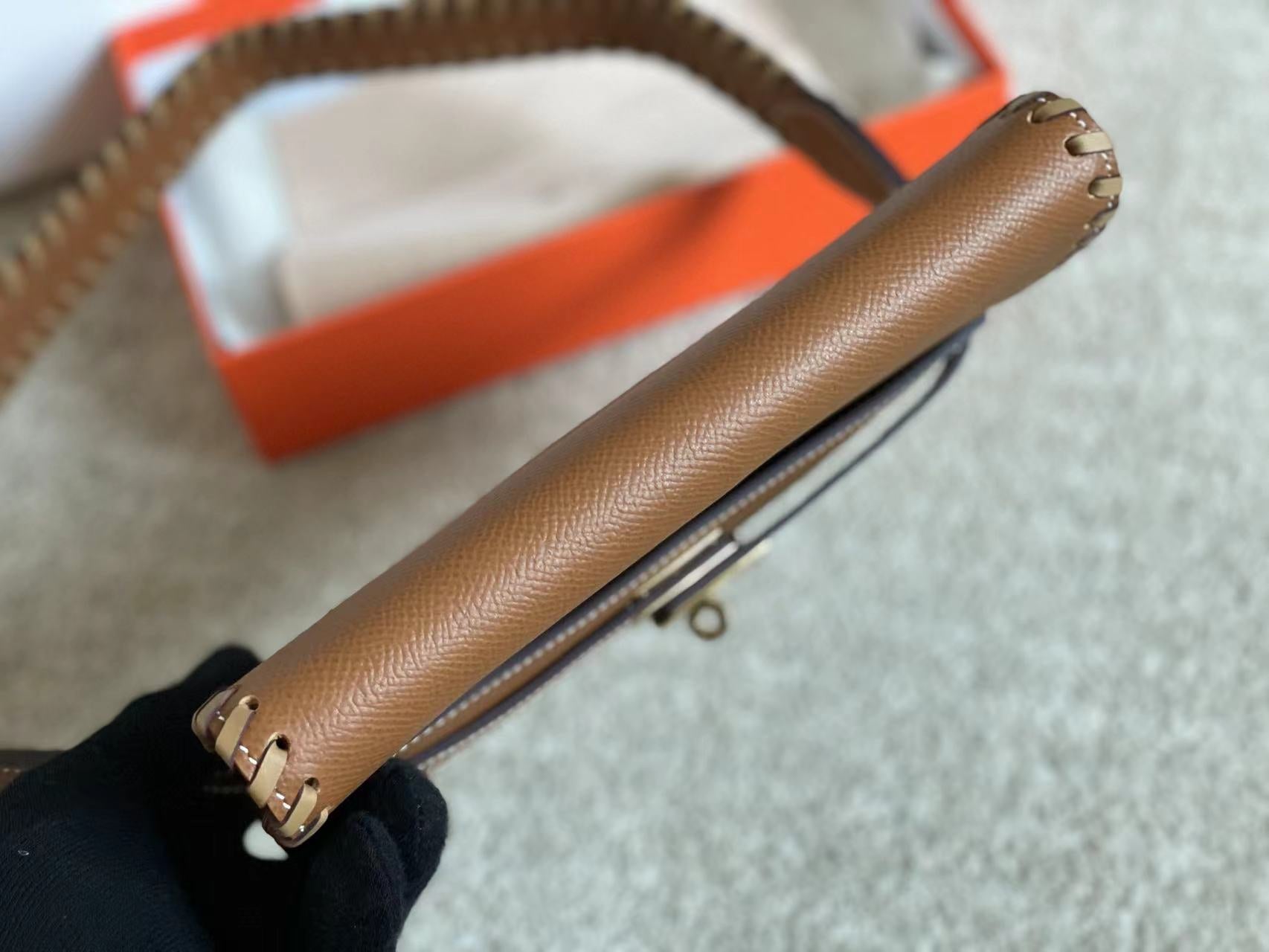 KELLY CLASSIQUE TO GO WALLET 20 IN CHOCOLATE BROWN CALFSKIN WITH GOLD HARDWARE