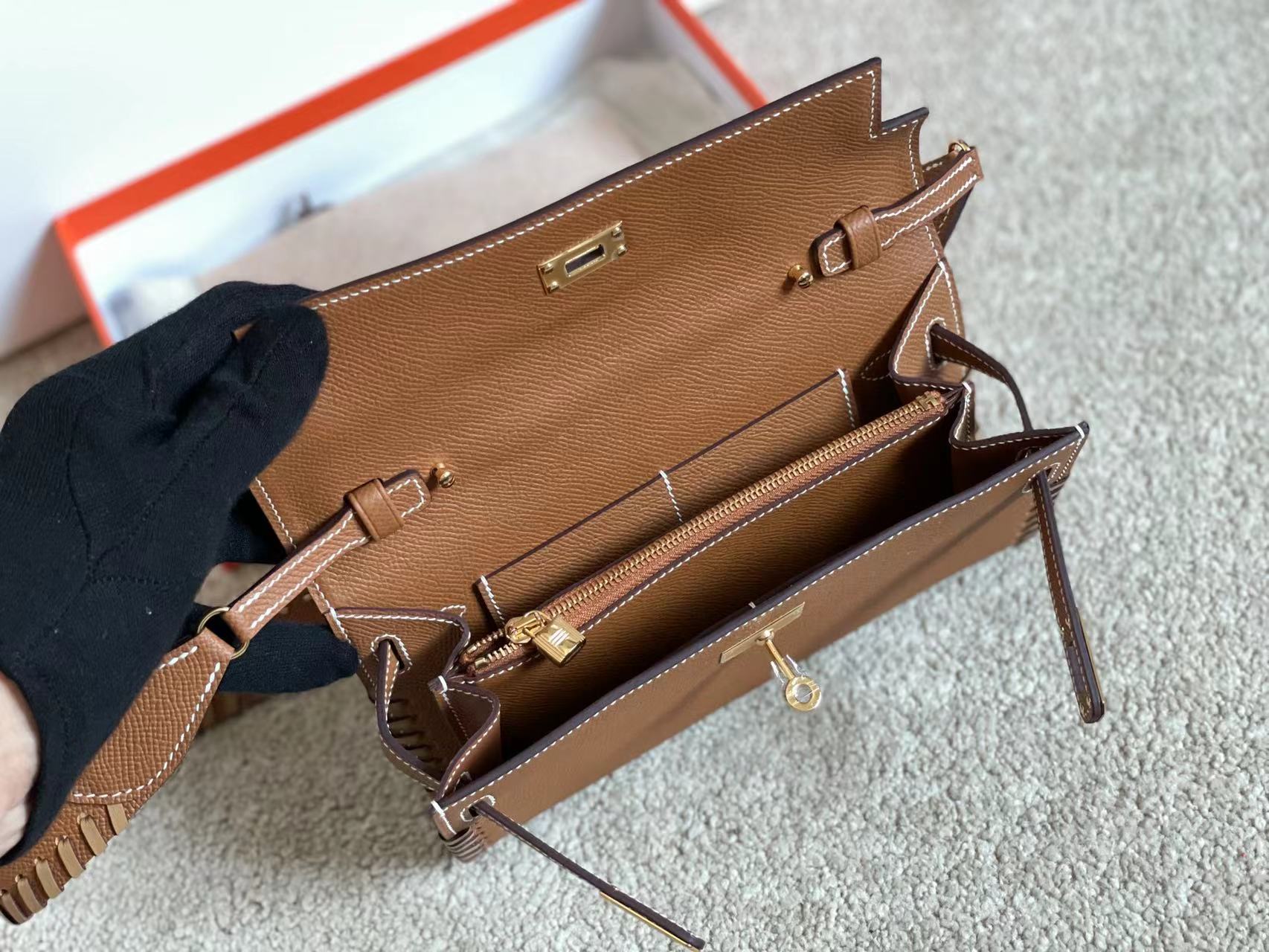KELLY CLASSIQUE TO GO WALLET 20 IN CHOCOLATE BROWN CALFSKIN WITH GOLD HARDWARE