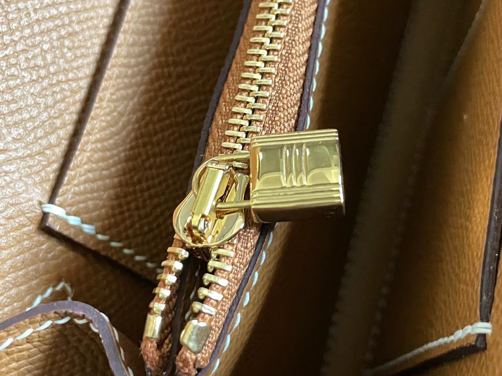 KELLY CLASSIQUE TO GO WALLET 20 IN CHOCOLATE BROWN CALFSKIN WITH GOLD HARDWARE