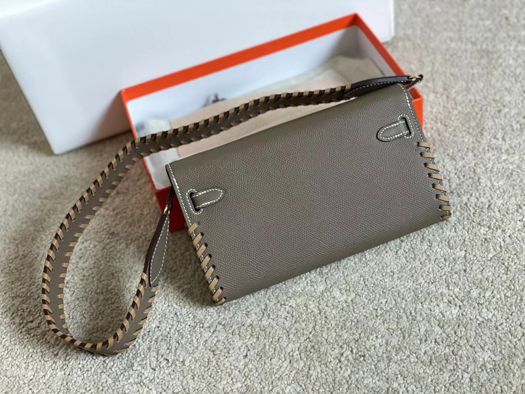 KELLY CLASSIQUE TO GO WALLET 20 IN WENGE BROWN CALFSKIN WITH GOLD HARDWARE