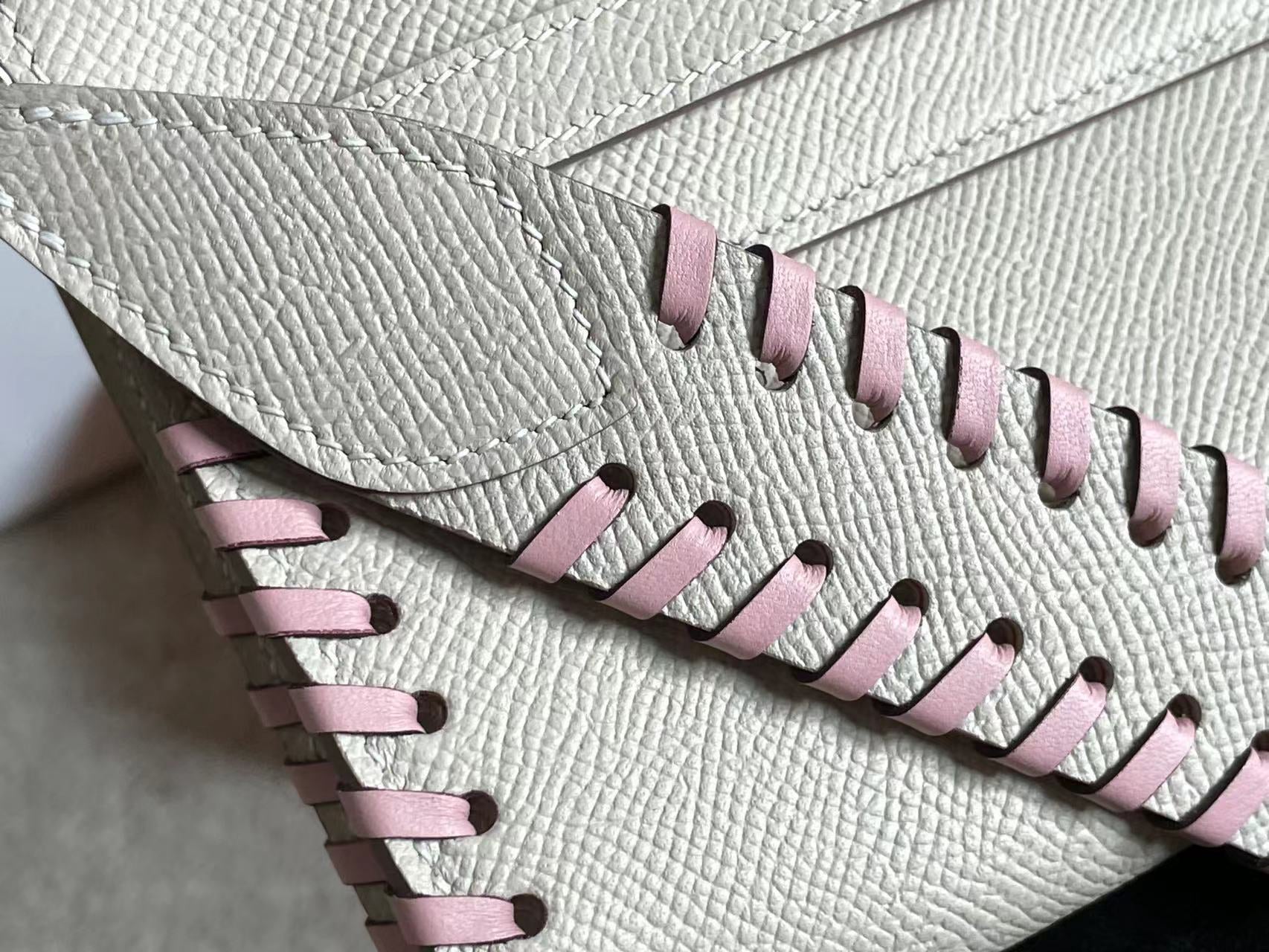 KELLY CLASSIQUE TO GO WALLET 20 IN PALE GRAY CALFSKIN WITH SILVER HARDWARE