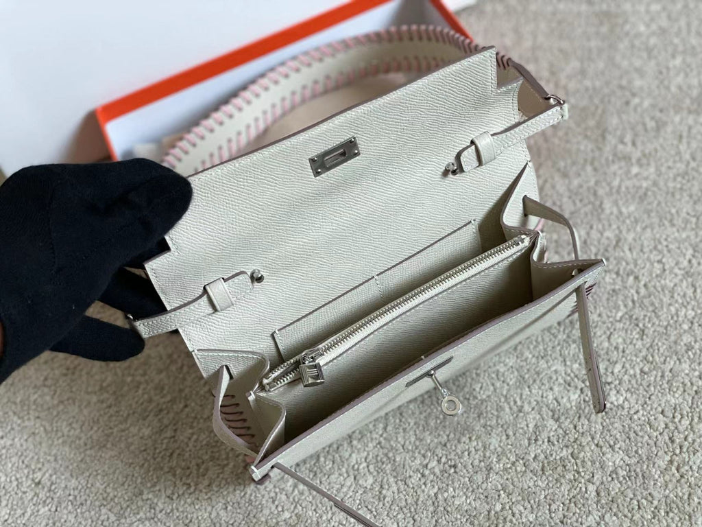KELLY CLASSIQUE TO GO WALLET 20 IN PALE GRAY CALFSKIN WITH SILVER HARDWARE