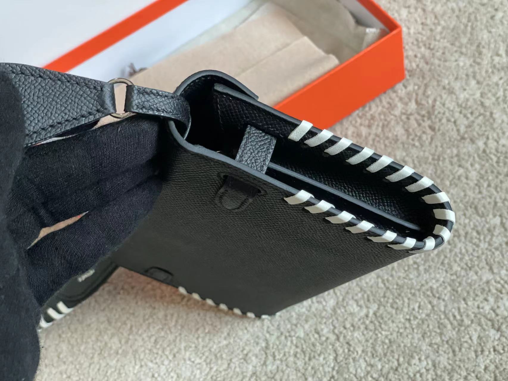 KELLY CLASSIQUE TO GO WALLET 20 IN BLACK CALFSKIN WITH SILVER HARDWARE