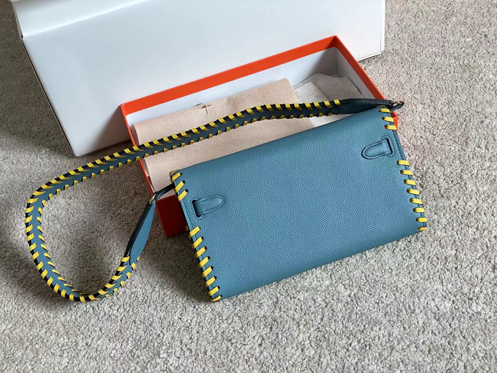 KELLY CLASSIQUE TO GO WALLET 20 IN CERULEAN BLUE CALFSKIN WITH GOLD HARDWARE