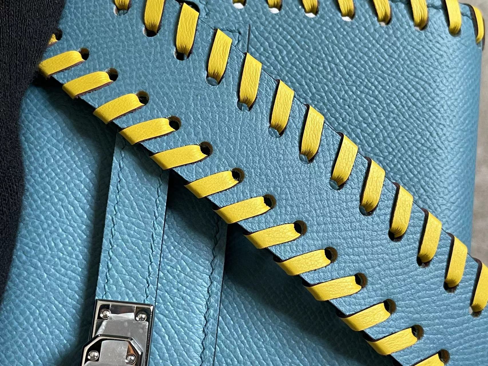 KELLY CLASSIQUE TO GO WALLET 20 IN CERULEAN BLUE CALFSKIN WITH SILVER HARDWARE