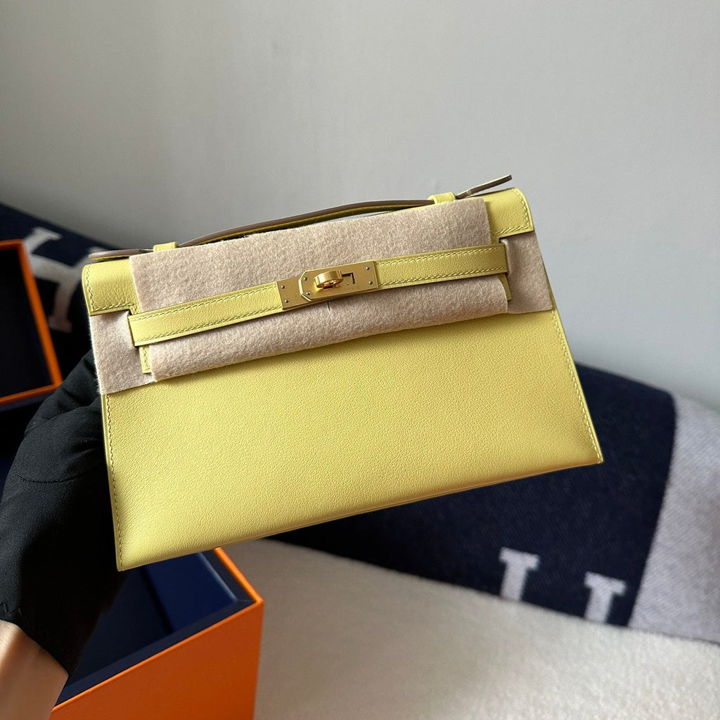 HM KELLY POCHETTE 22 IN LIGHT YELLOW SWIFT LEATHER GOLD HARDWARE