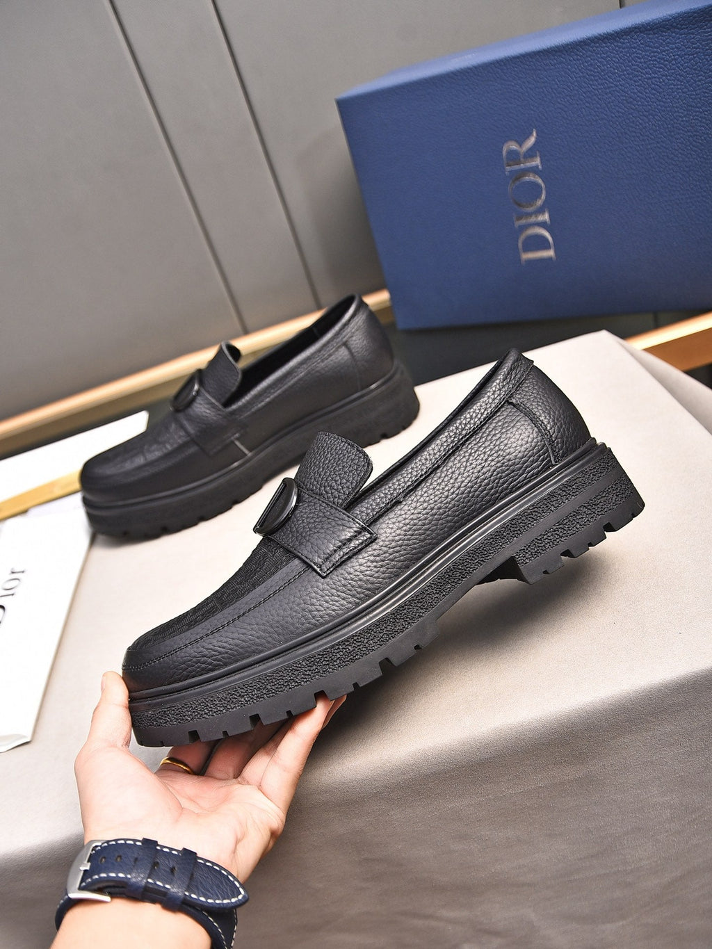 CD SYMBOL EXPLORER LOAFER BLACK GRAINED CALFSKIN