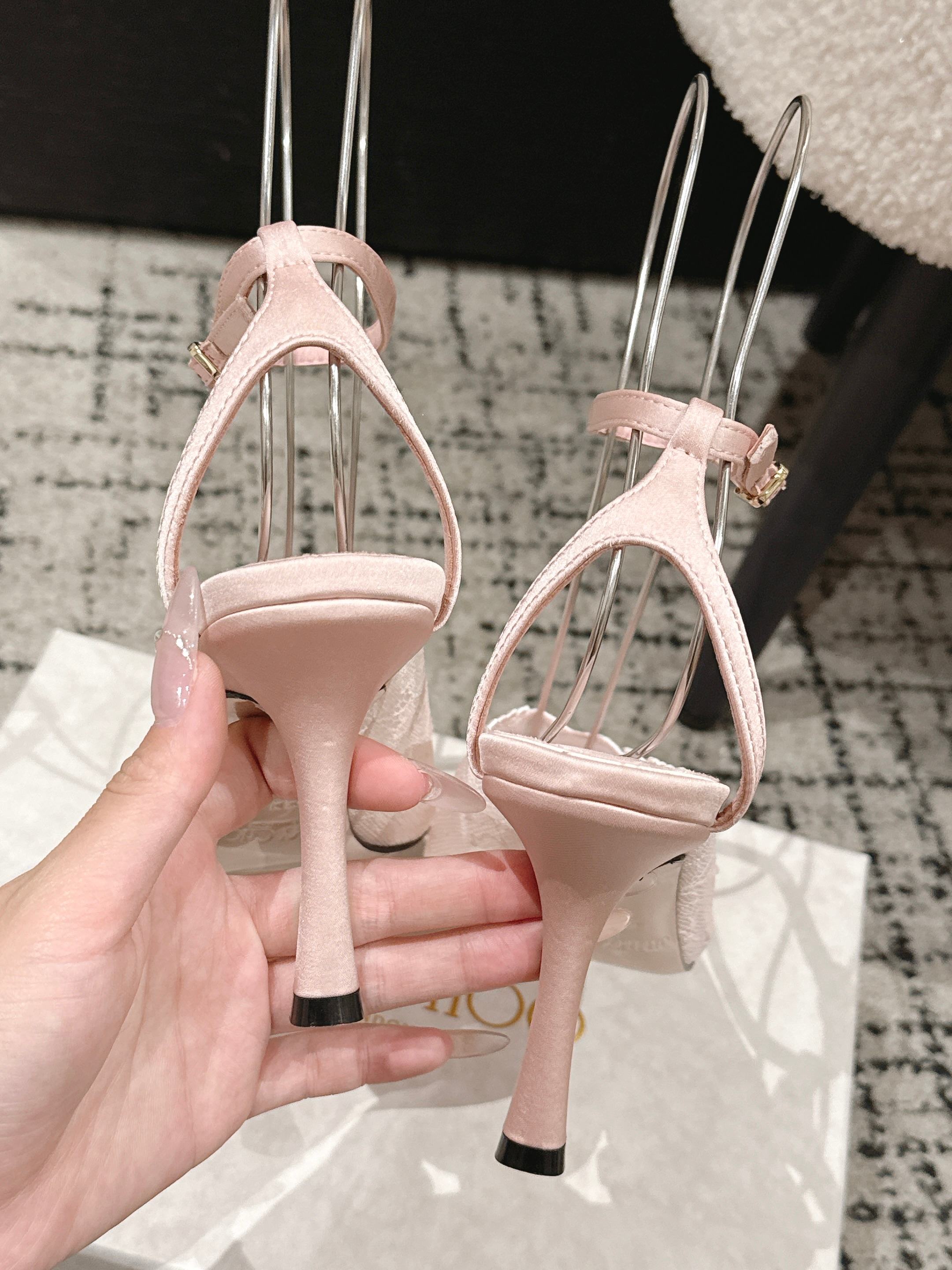 JIMMY CHOO 26S SLINGBACK HEELS 95 MM IN LIGHT PINK LACE
