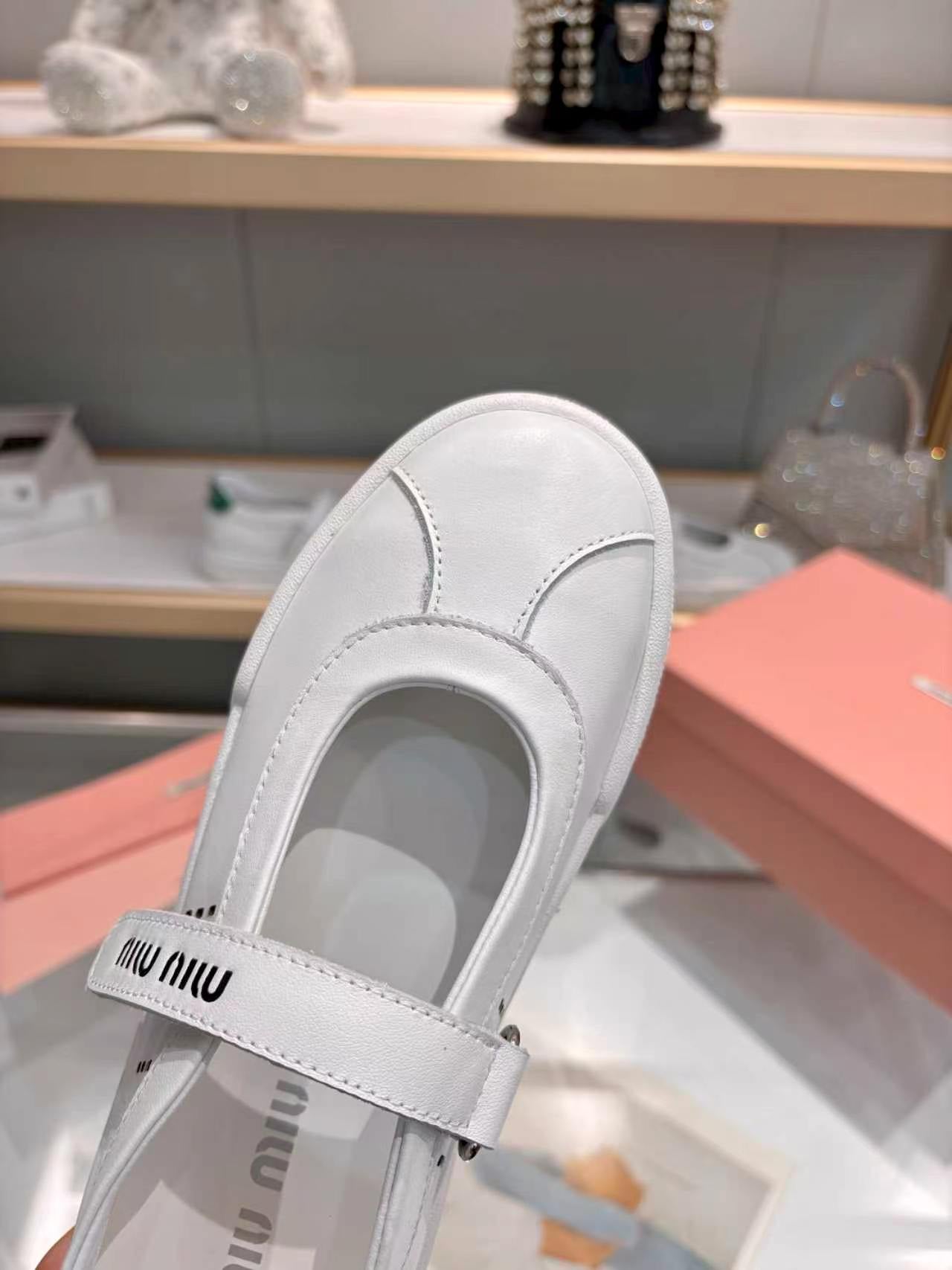 MIUMIU 26S MARY JANE BALLERINAS IN WHITE AND BLACK CALFSKIN