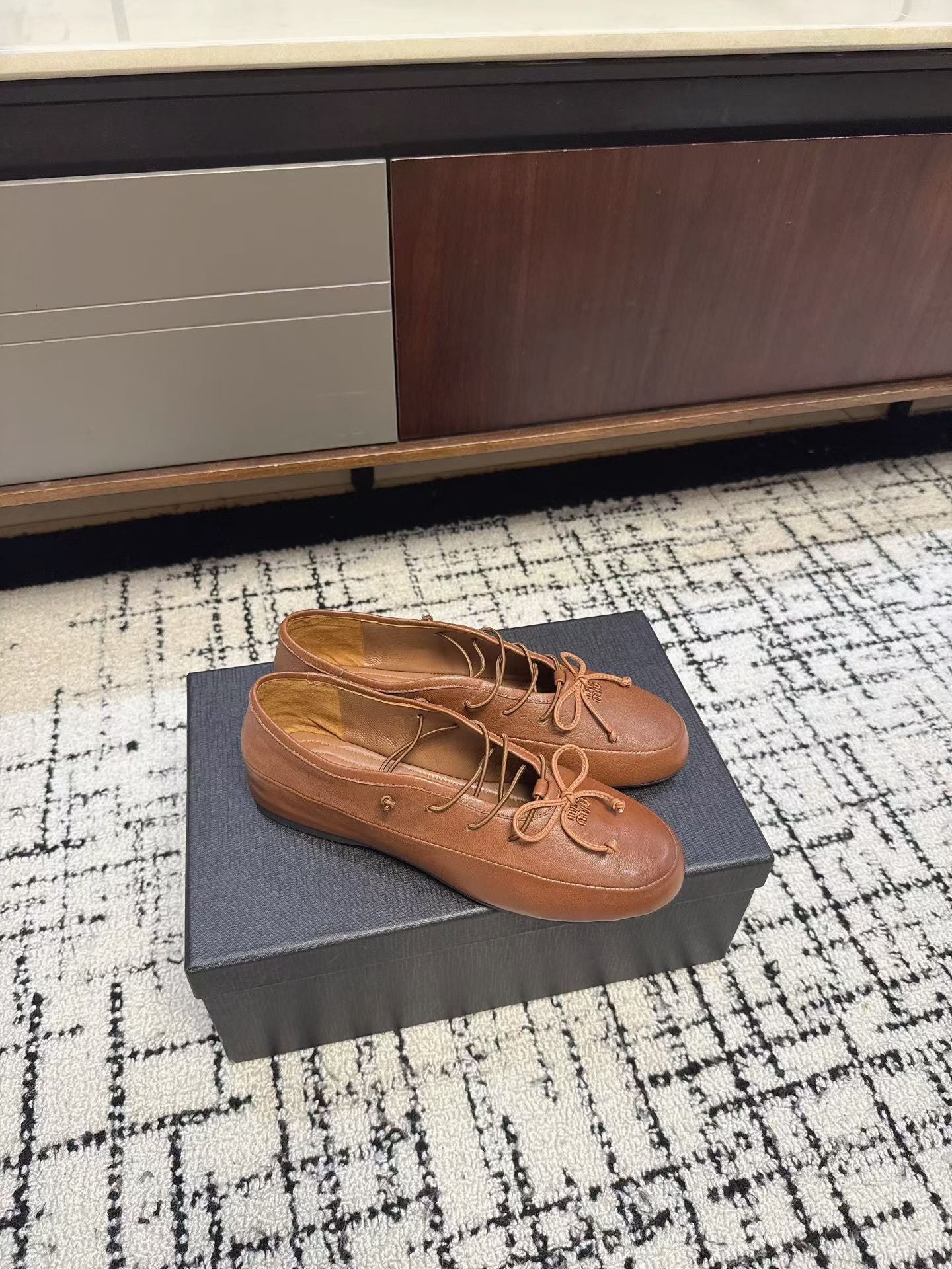 MIUMIU 26S LACE UP BOW LOAFERS IN CARAMEL BROWN CALFSKIN