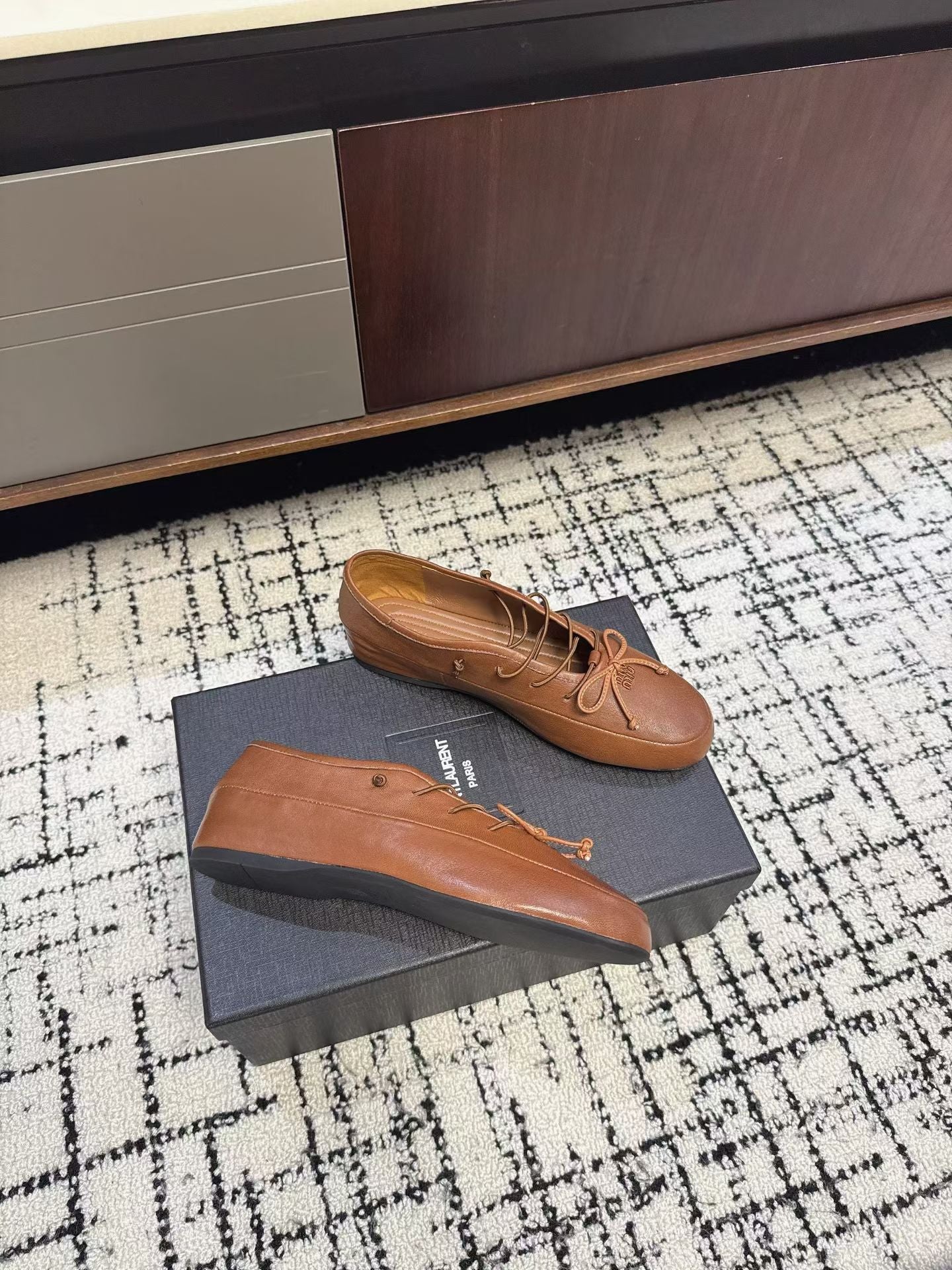 MIUMIU 26S LACE UP BOW LOAFERS IN CARAMEL BROWN CALFSKIN