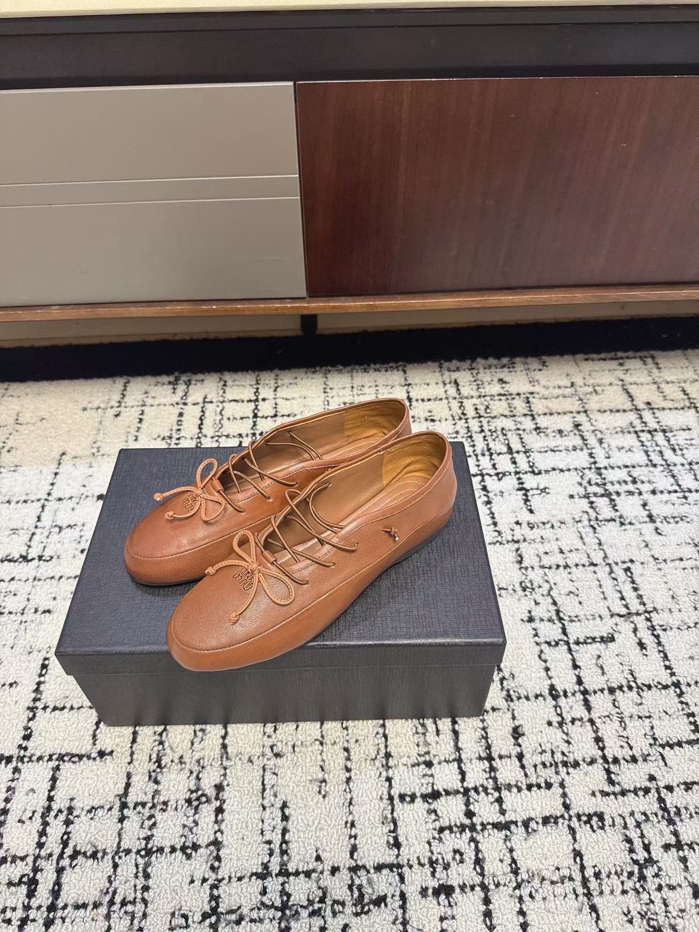 MIUMIU 26S LACE UP BOW LOAFERS IN CARAMEL BROWN CALFSKIN