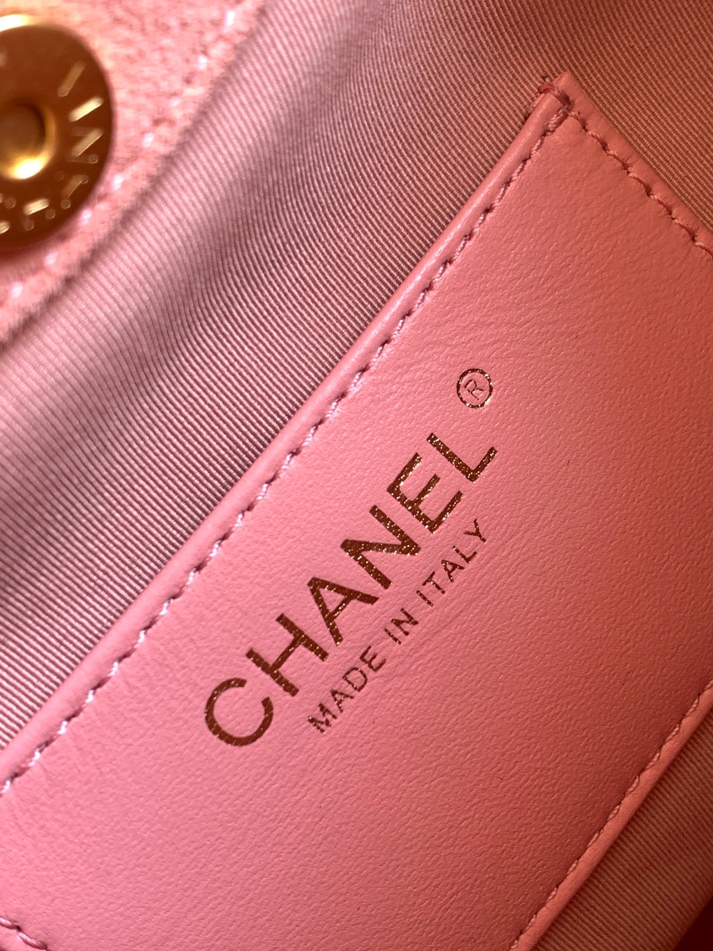 CHANEL 26S HAND BAG LARGE 32 IN PINK SUEDE GOLD HARDWARE