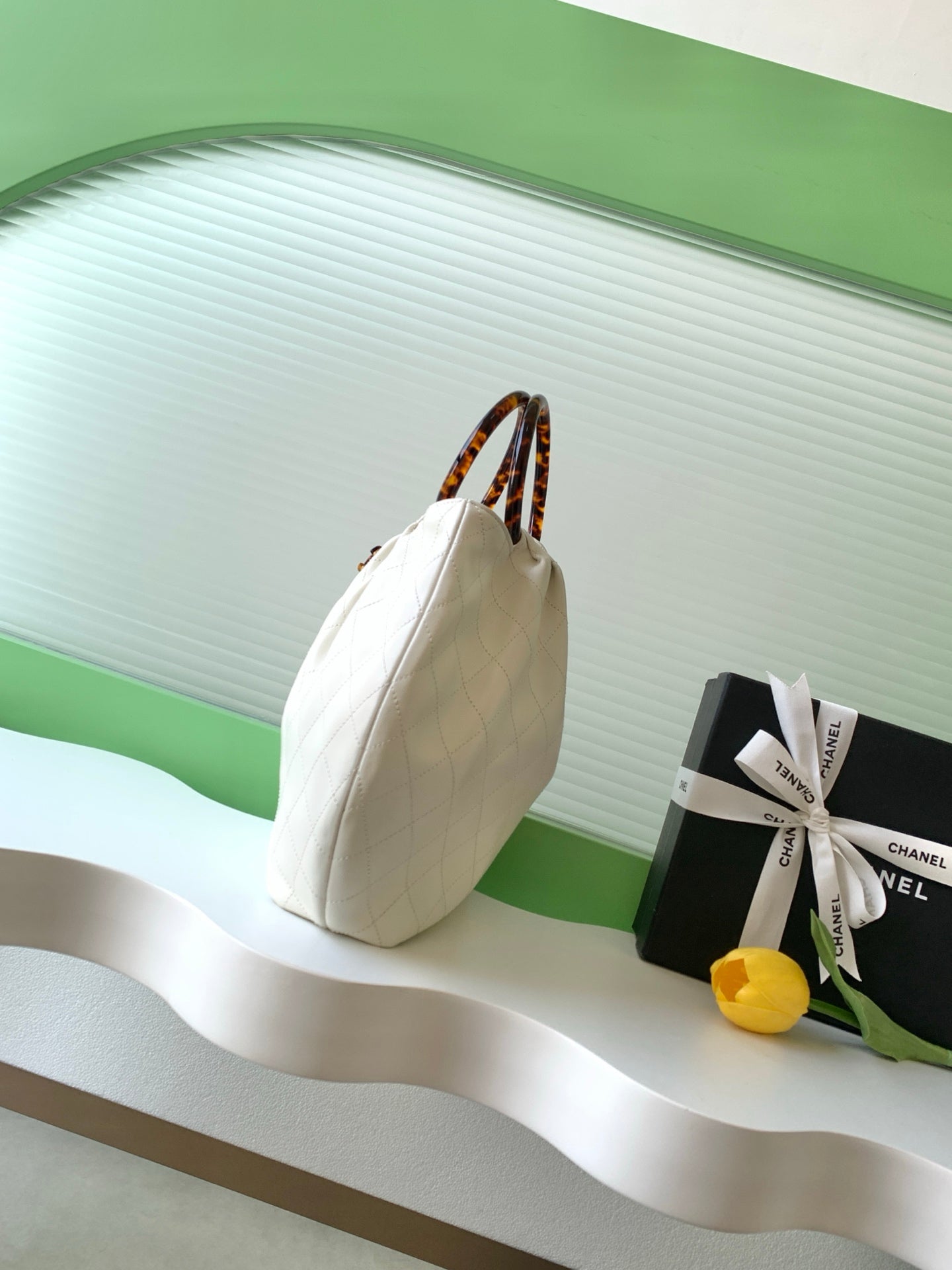 CHANEL 26S HAND BAG 32 IN IVORY WHITE LAMBSKIN GOLD HARDWARE